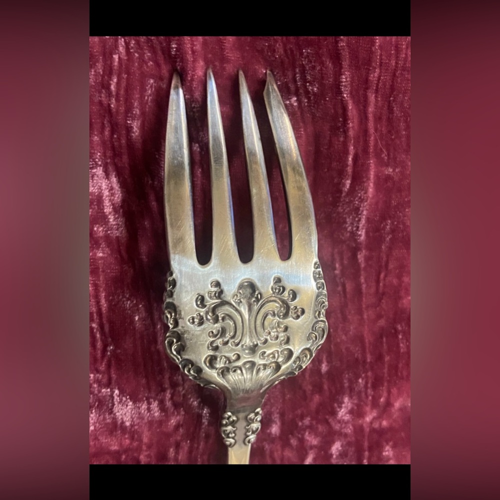 Vintage 1947 Rogers Bros XS Triple Ornate Fork #7915 - Picture 3 of 12